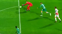 Insólito gol de Furch para el empate de Santos a Necaxa