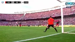 ¿Con que la sacó? Armani salvó a River del primer gol de Independiente