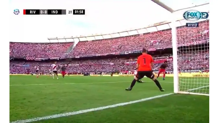 ¿Con que la sacó? Armani salvó a River del primer gol de Independiente