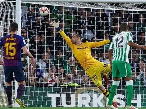 Otro día en la oficina: a Messi le regalaron un tiro libre y la clavó en el palo del arquero