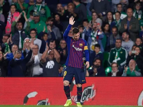 El rey del fútbol: Messi la picó desde muy lejos y lo aplaudió todo el estadio del Betis