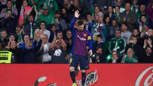 Obra de arte de Messi, quien agradeció a los hinchas por su respeto.
