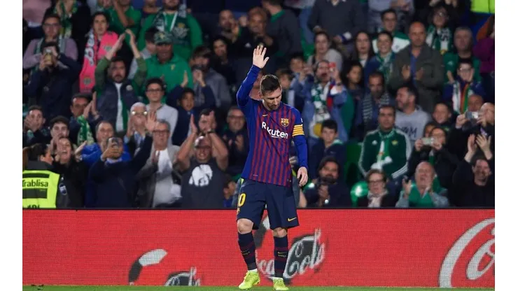 Obra de arte de Messi, quien agradeció a los hinchas por su respeto.