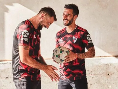 Estamos todos locos: un hincha de River se hizo sus propias botellas de vino para trollear a Boca