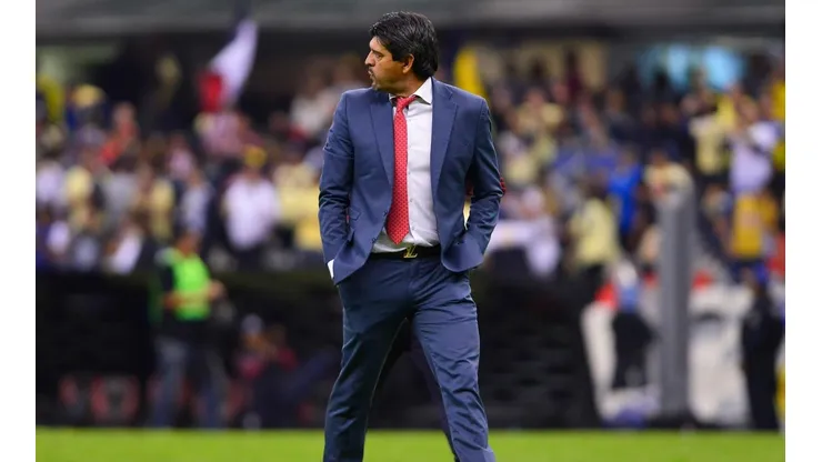 A los aficionados de Chivas se les acabó la paciencia con Pepe Cardozo y piden su renuncia