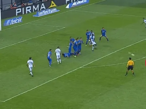 Golazo impactante de Cardona de tiro libre