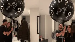 Con un emocionante video, Chicharito reveló el sexo del hijo que tendrá junto a Sarah Kohan