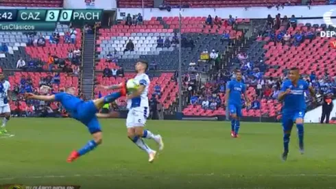 Fuerte falta de Aguilar sobre Sagal.