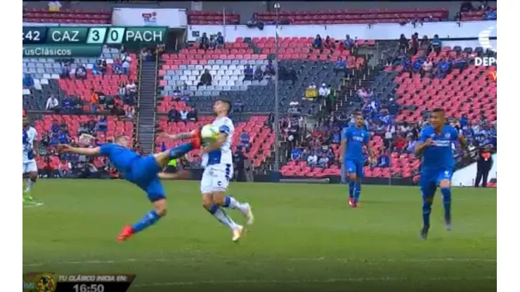 Fuerte falta de Aguilar sobre Sagal.