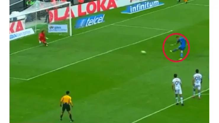 Caraglio no dudó y aumentó para Cruz Azul de penal