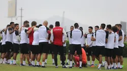 Nicolás Córdova probó dos equipos diferentes para el partido ante Melgar