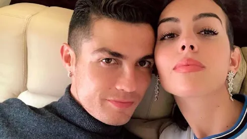 Georgina y Cristiano, muy cómodos en el avión.