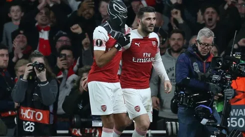 Aubameyang festejó con la máscara.