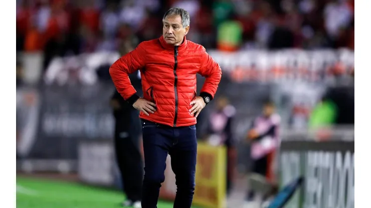 Holan prepara el equipo para visitar a River,
