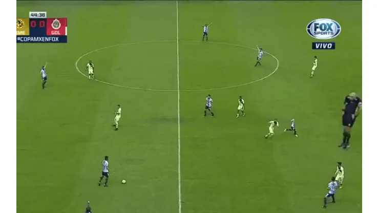 Escándalo por la actitud de Chacón en el Clásico Nacional: ¿Habrá sanción para el silbante?