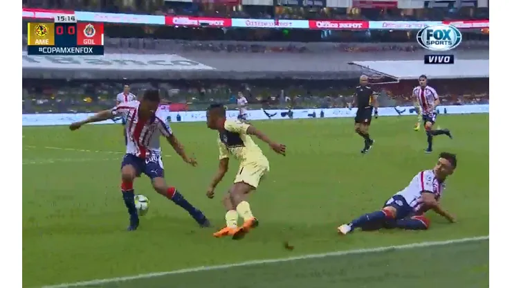 Ibargüen empezó encendido el Clásico Nacional: caño y pase para una ocasión de gol del América