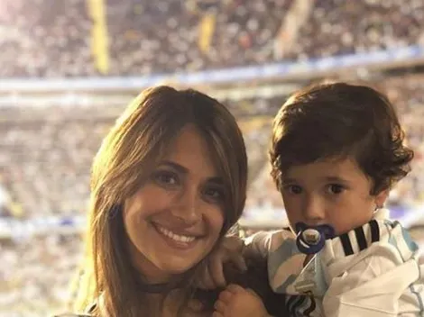 Antonella Roccuzzo puso su mejor sonrisa, pero Ciro nos mató con su cara de dormido