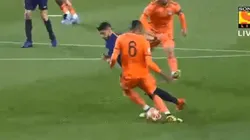 A lo Riquelme: el caño de Luis Suárez sin tocar el balón