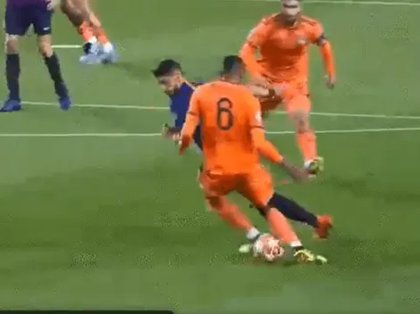 A lo Riquelme: el caño de Luis Suárez sin tocar el balón