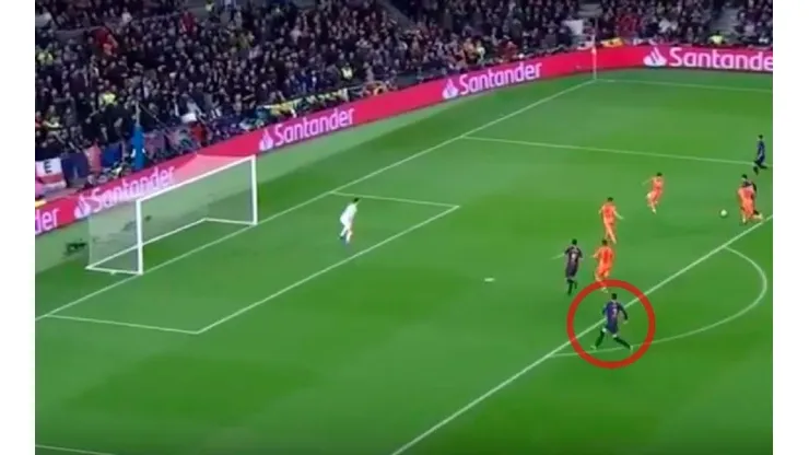 Golazo de Piqué tras pase de Messi.