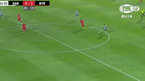 Brian Lozano le pegó desde la casa.