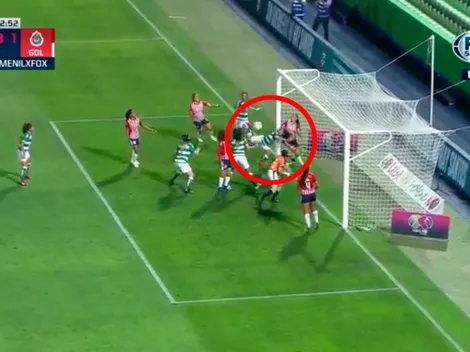 Cinthya Peraza y marcó un golazo de escorpión para Santos Laguna ante Chivas