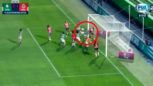 Cinthya Peraza y marcó un golazo de escorpión para Santos Laguna ante Chivas