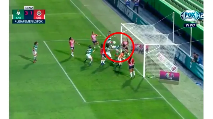 Cinthya Peraza y marcó un golazo de escorpión para Santos Laguna ante Chivas