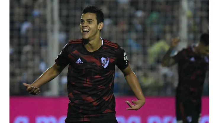 Cristian Ferreira festeja su gol ante Atlético Tucumán.