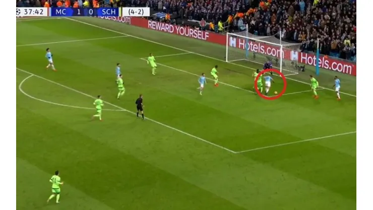 Sergio Agüero y su doblete ante Schalke 04.