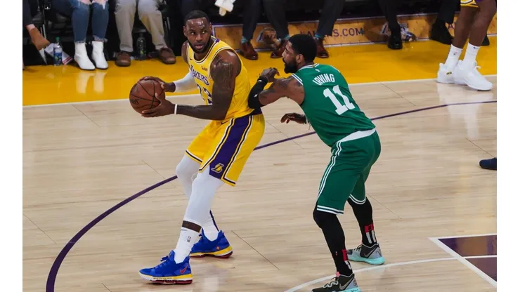 Guiño a los Lakers: Kyrie Irving defiende a LeBron James y lamenta que se pierda los playoffs