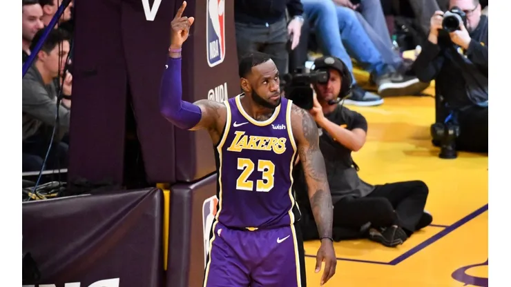 Periodistas creen que los Lakers deberían traspasar a LeBron James