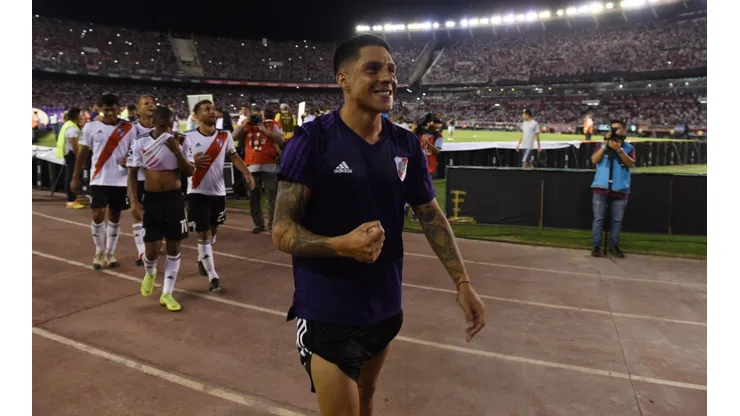 Enzo Pérez mostró sus dos nuevos cuadros bien gallinas inspirados en la final que River le ganó a Boca