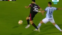 Un hincha de River convirtió el penal que no le cobraron a Scocco en meme contra Boca