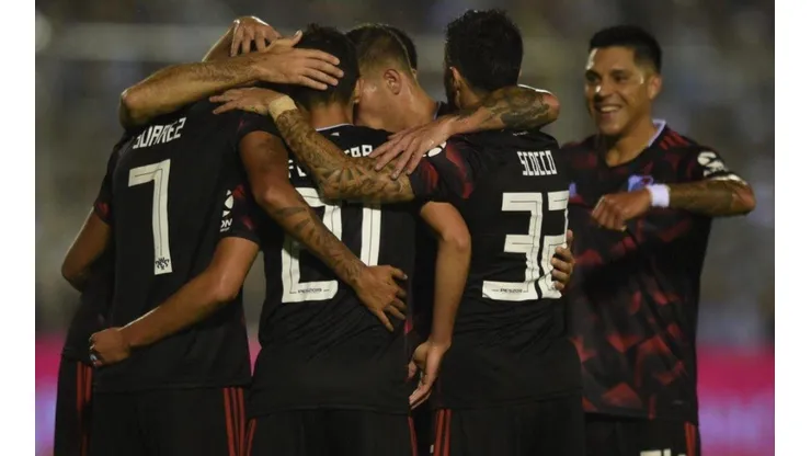 Todo River festeja el gol de Ferreira.