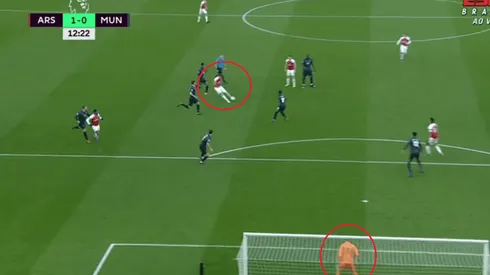 ¿Qué hiciste, De Gea? Xhaka le pegó desde su casa, la pelota tomó un efecto muy raro y el arquero quedó humillado