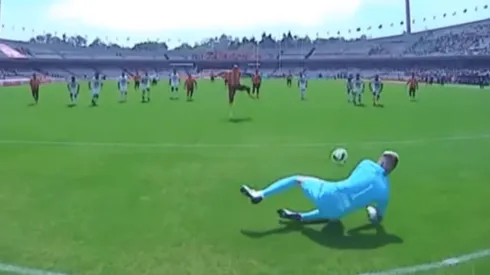 Saldívar salvó a Pumas al atajarle el penal a Sandoval