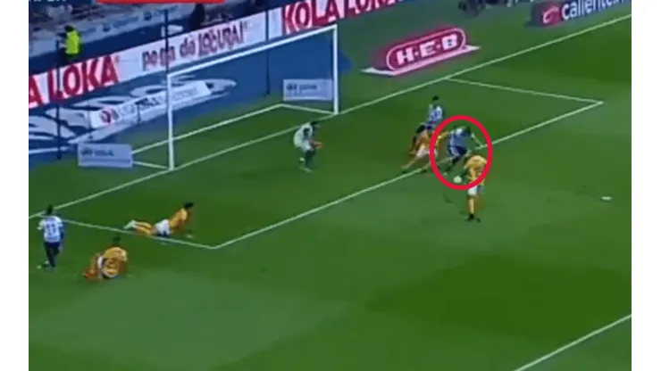 ¡Está loco! Golazo de taco de Funes Mori en el Clásico