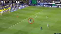 Ábila quedó mano a mano con el arquero.