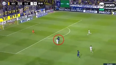 Ábila quedó mano a mano con el arquero.