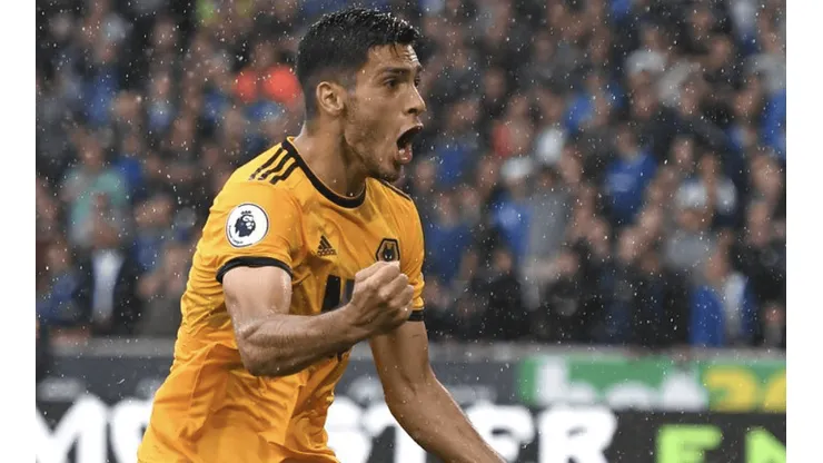Raúl Jiménez tendrá la máscara del "luchador sin cara"