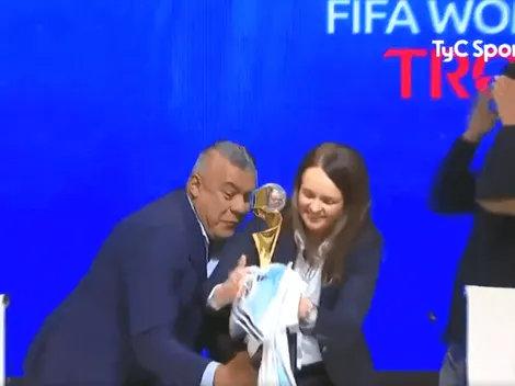 ¡Cuidado, Chiqui! Tapia casi rompe la copa del Mundial femenino en vivo