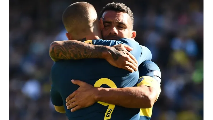 Tevez, Benedetto y un regalito para ellas en plena Bombonera