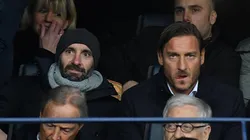 Monchi con quien podría ser su sucesor, Francesco Totti.