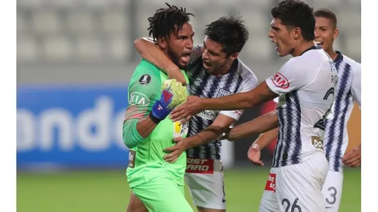 Brilló defendiendo los colores del Alianza Lima pero no quiere pensar en la Selección