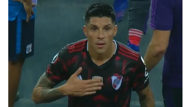 De muy mal gusto: las reacciones en redes sociales luego del irrespetuoso gesto de Enzo Pérez