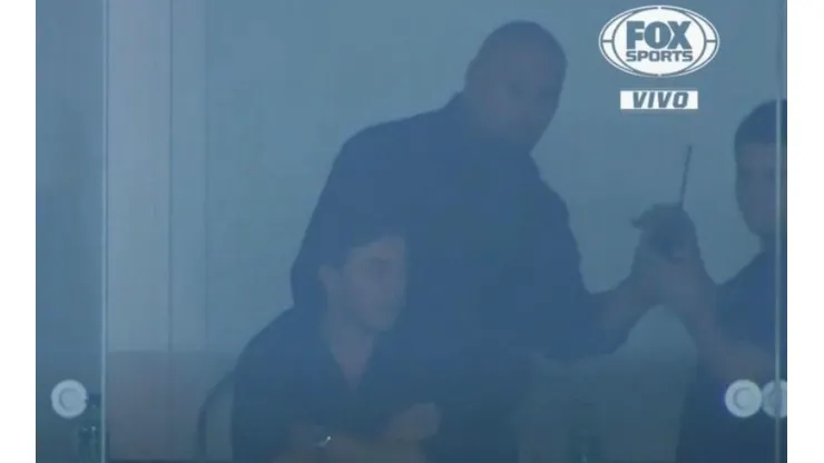 Se encienden las alarmas y comienza la sospecha: apareció un handy en el palco de Marcelo Gallardo
