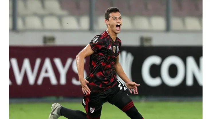 GRITALO, PIBE. Cristian Ferreira celebra su golazo de tiro libre para el 1-1 (Foto: Getty).