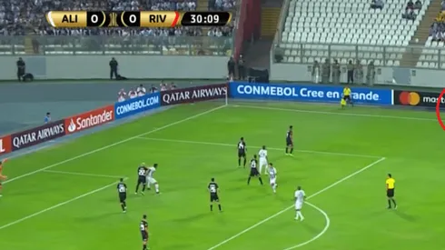 Así de fácil: un lateral complicó a todo River y Alianza Lima puso el 1-0