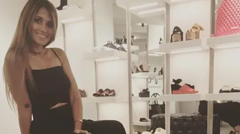 Antonella Roccuzzo dejó de lado las fotos de familia y posó ella sola para mostrar toda su belleza